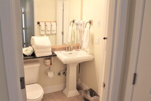 Ocean Front Double Queen Suite with Jetted Tub Photo 5