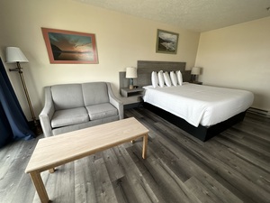 Ocean Front King Suite with Jetted Tub Photo 2