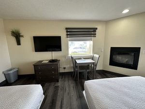 Ocean Front Double Queen Suite with Jetted Tub Photo 3