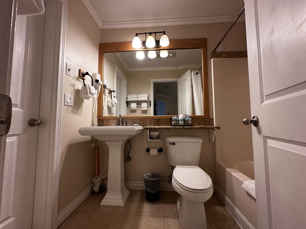 Ocean Front Two Bedroom Suite Photo 11