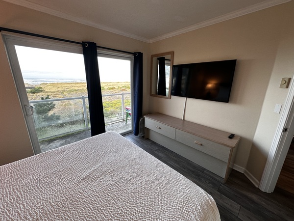 Ocean Front Two Bedroom Suite Photo 9