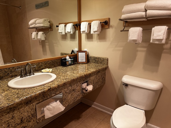 Ocean Front King Suite with Jetted Tub Photo 5