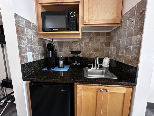 Double Queen Suite with Partial Ocean View Photo 6