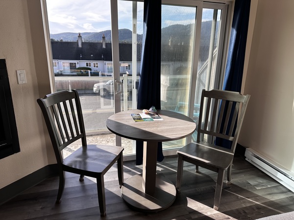 Double Queen Suite with Partial Ocean View Photo 2